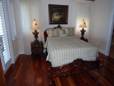 Bedroom 5 with Queen Bed